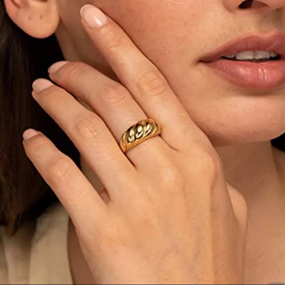 ring size 4 - Picture 5 of 6